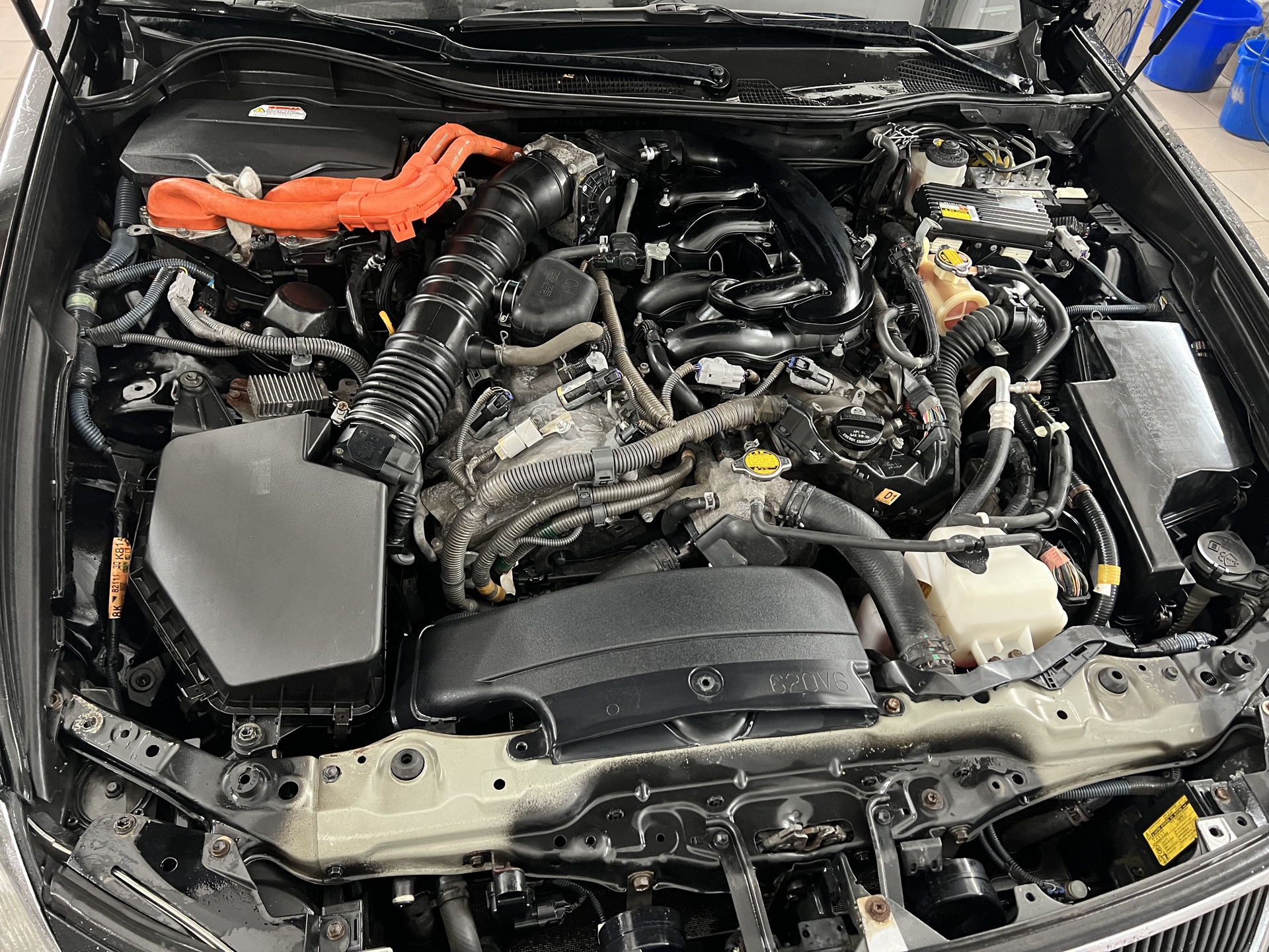 Мойка гибридного Lexus LS460h